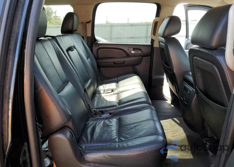 2013 Chevrolet Suburban K1500 Ls z USA, uszkodzony, nr VIN 1GNSKHE74DR320485